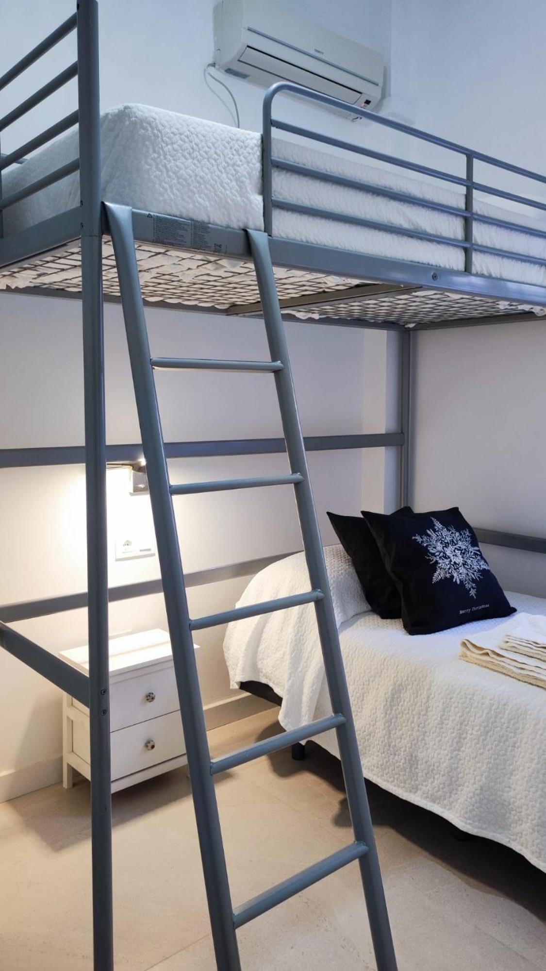 Mensaque Triana, 2 * Sevilla
